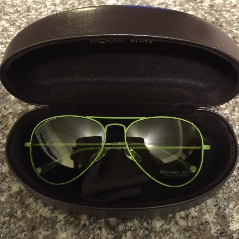 NWOT MK sunnies