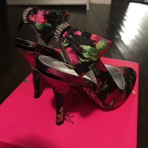 Betsey Johnson Satin Slingback Floral Bow Pumps 🎀