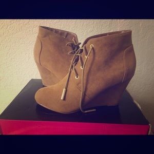 Boots/ankle booties/heels