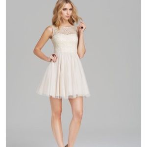 Sleeveless lace dress