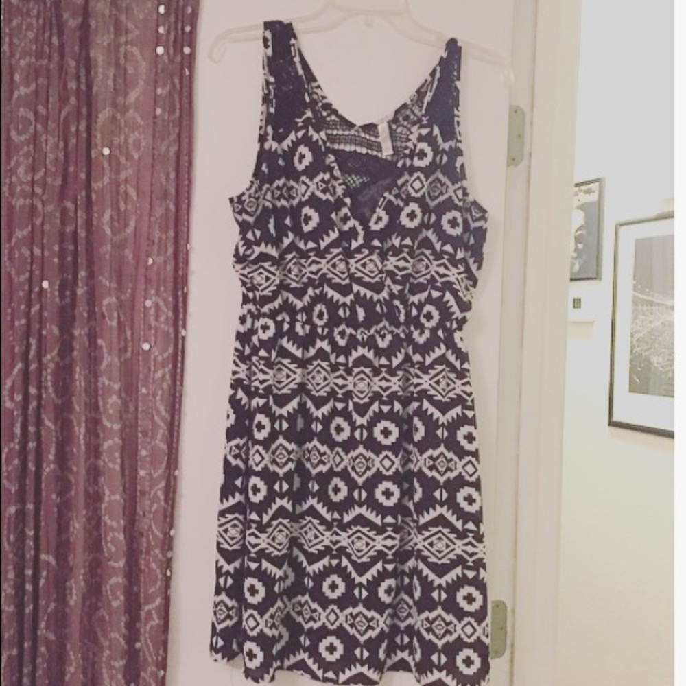 xhilaration Aztec Print V Neck Dress Size L