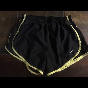 💚 Nike Running Shorts 💚