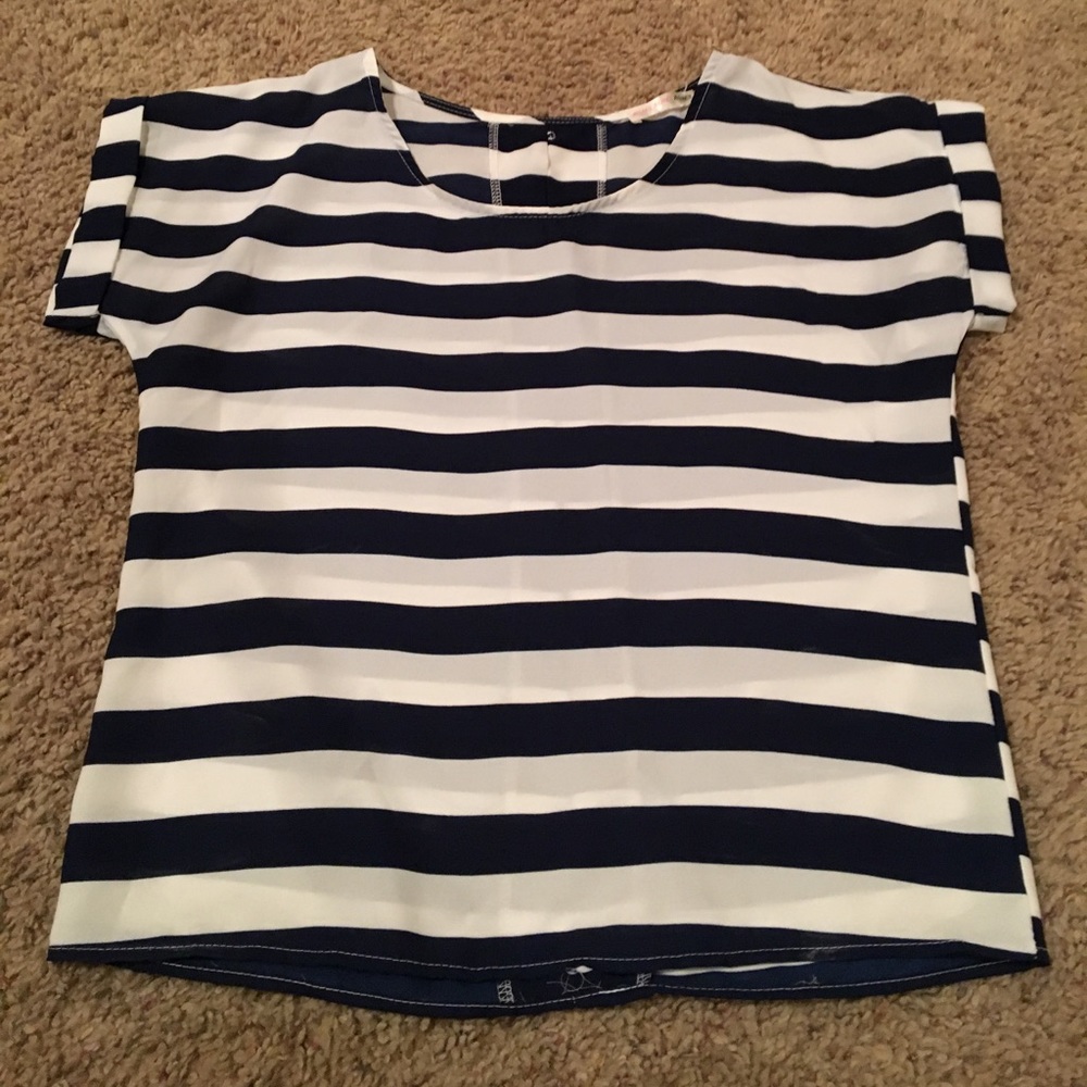 Open back detail top