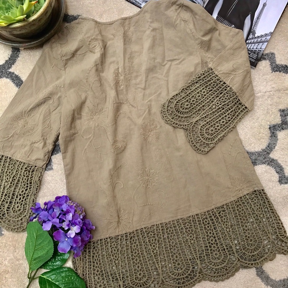 🦋XCVI Tunic - Picture 5 of 5