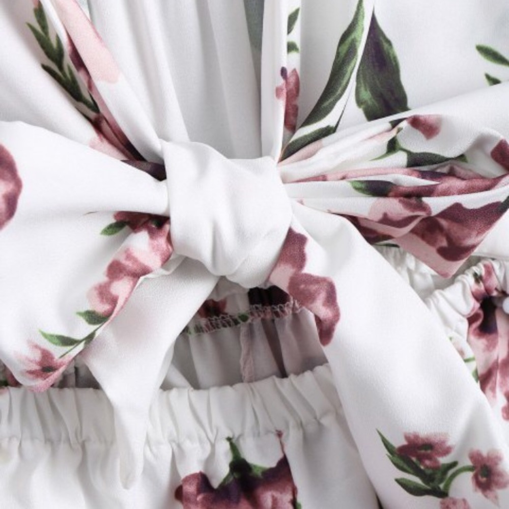 โผ๏ธLASTโผ๏ธ๐HOST PICK & PM Floral Tie Cut Out Romper - Picture 4 of 7