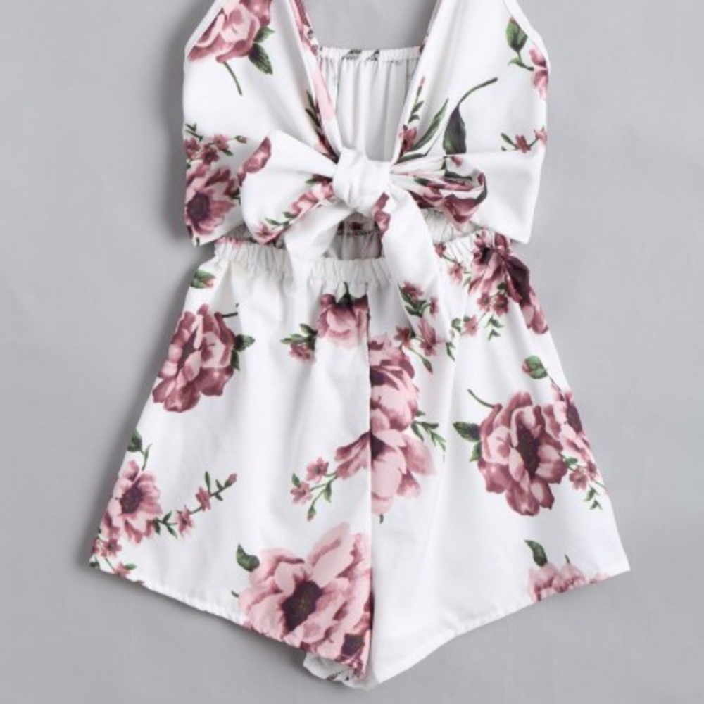 โผ๏ธLASTโผ๏ธ๐HOST PICK & PM Floral Tie Cut Out Romper - Picture 2 of 7