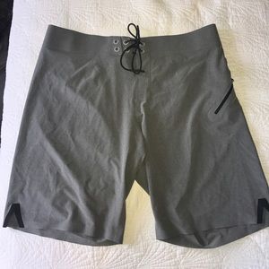 Lululemon hybrid board shorts