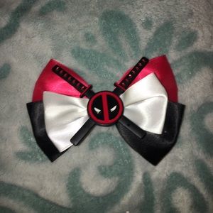 Dead pool hair bow