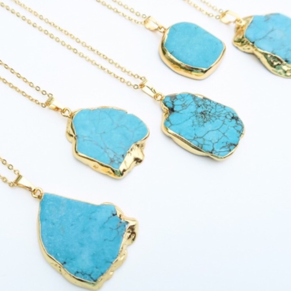 Turquoise semi precious stone necklace - Picture 2 of 3