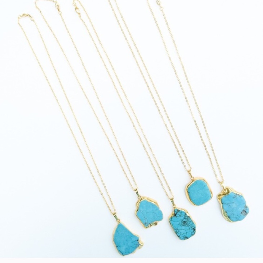 Turquoise semi precious stone necklace - Picture 3 of 3