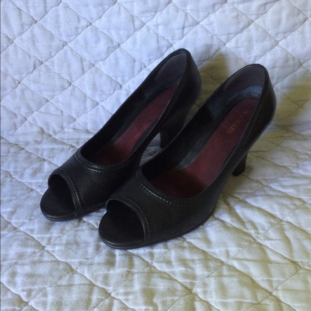 Black peep toe shoes