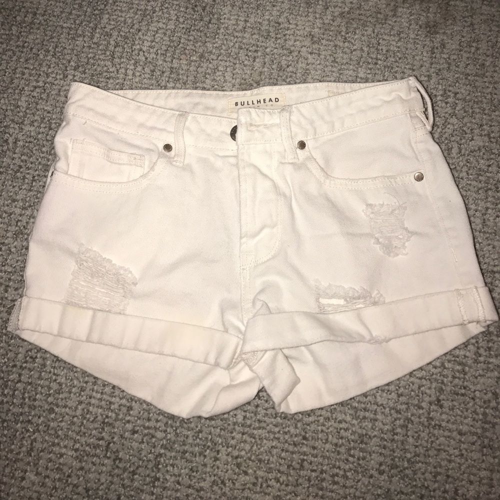 Urban white girlfriend shorts size 26