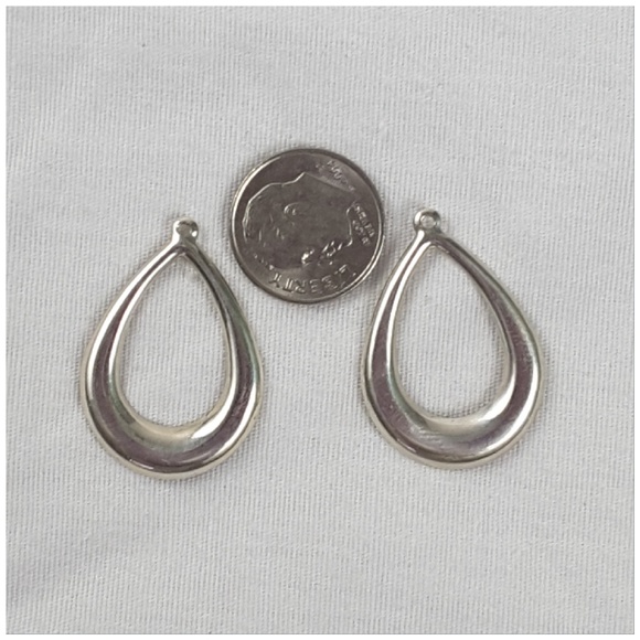 **SOLD** in a Bundle in @iqclothessavvy2 closet - Picture 3 of 5