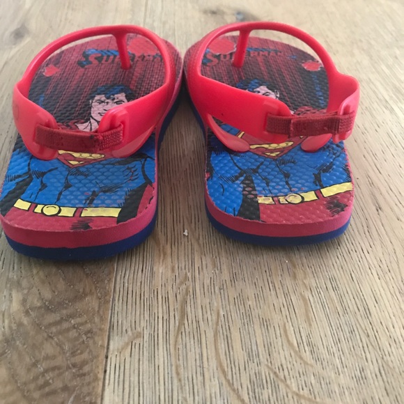 🦊 Gap Superman Flip Flop Sandals - Picture 3 of 5