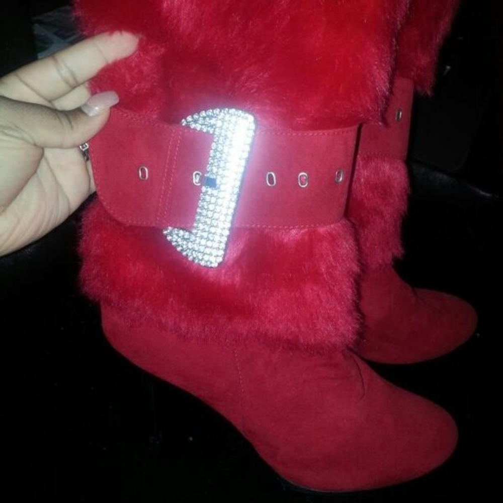 Red diamond belted winter boots