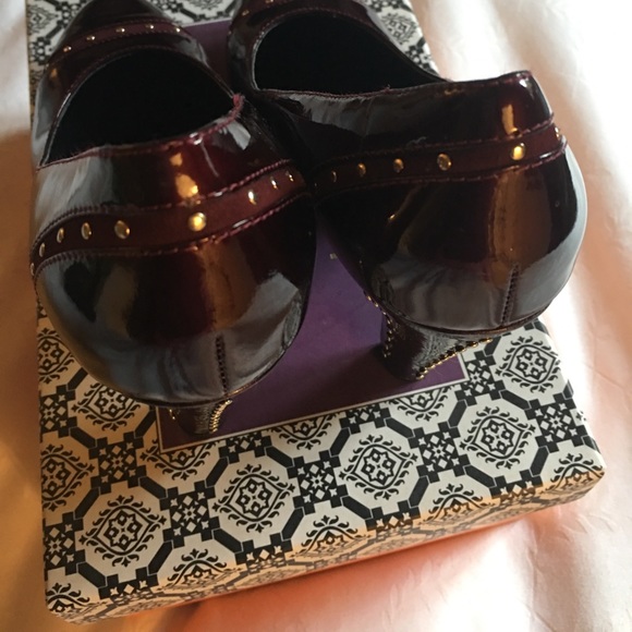 Isola Ravello Crimson Patent Leather Pump Size 7 - Picture 8 of 11