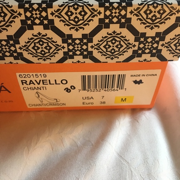 Isola Ravello Crimson Patent Leather Pump Size 7 - Picture 9 of 11