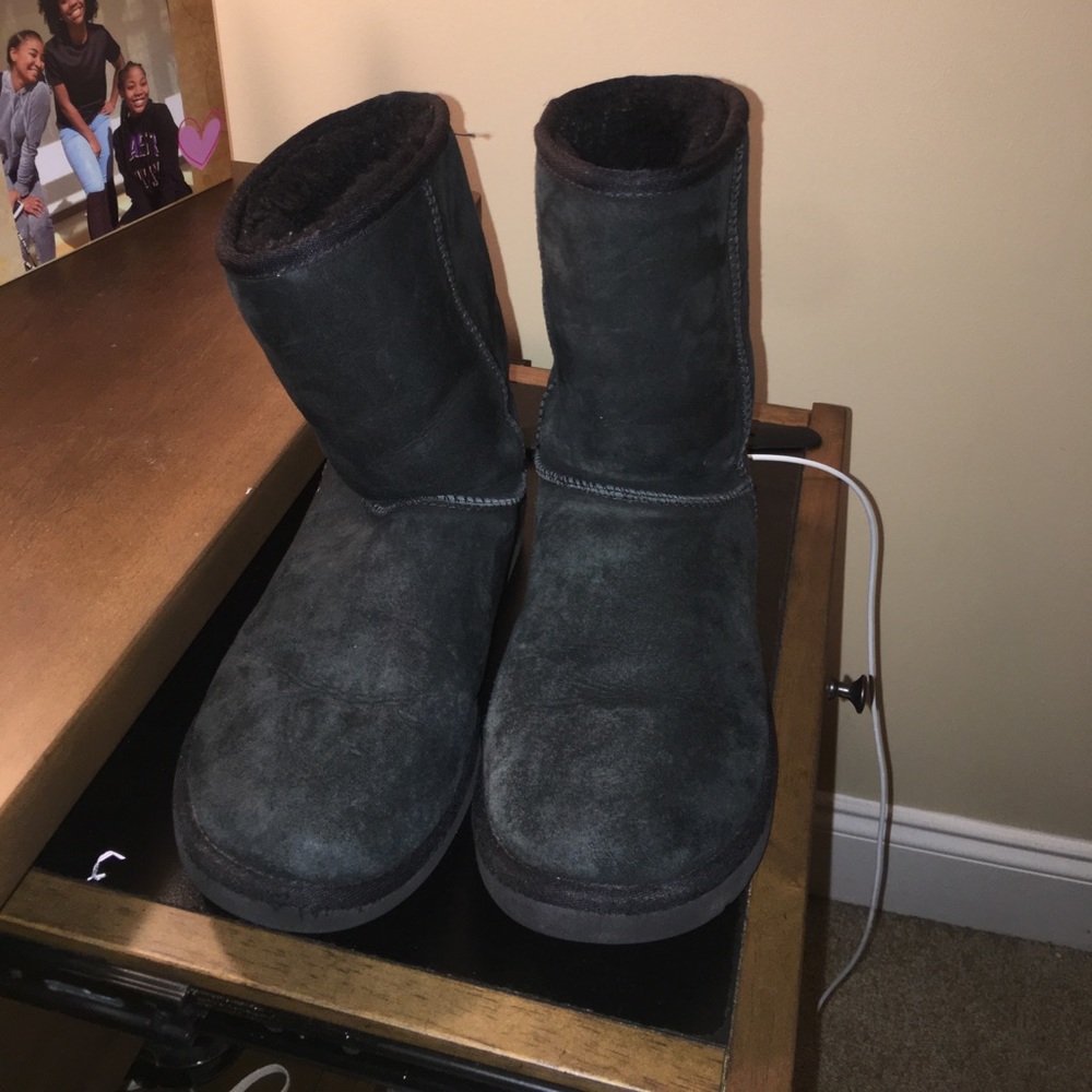 Women's Classic Short UGGS (AUTHENTIC)