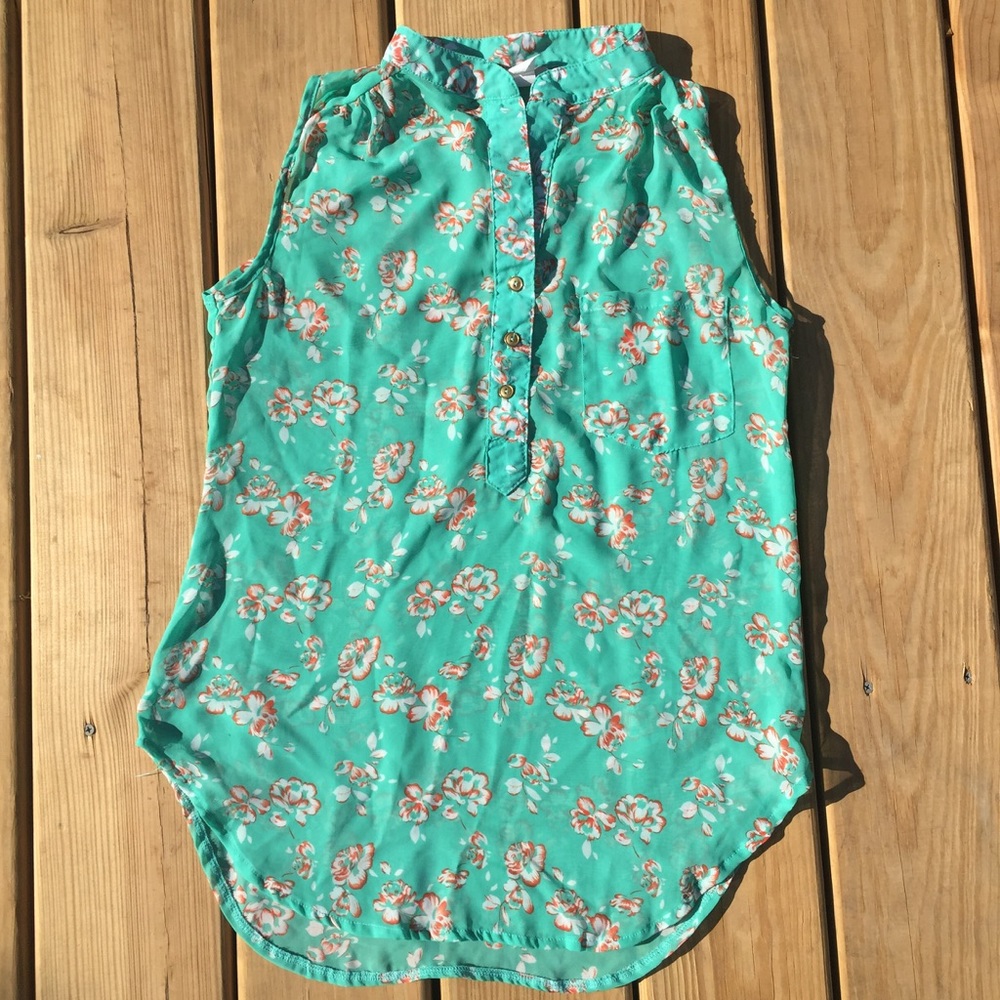 Sleeveless blouse