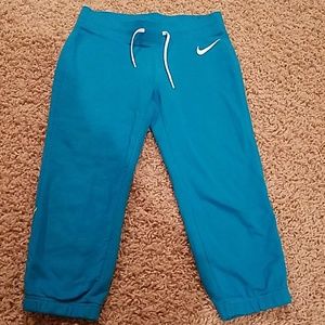 New without tags Nike Capri joggers