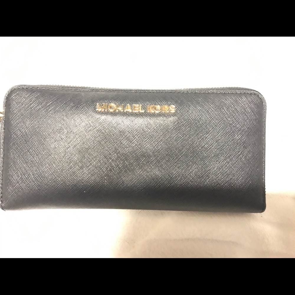 Michael Kors jet set travel wallet