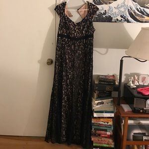 Beautiful classy prom dress with lace detailing