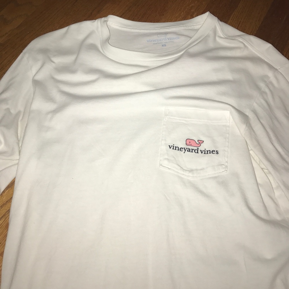 Classic Vineyard Vines pocket tee