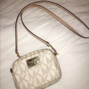 Michael Kors Jetset Crossbody