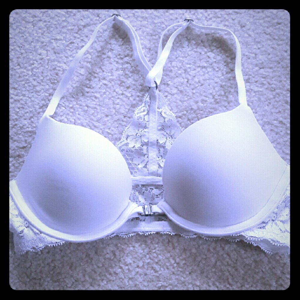 white lacy Hollister/Gilly hicks pushup bra