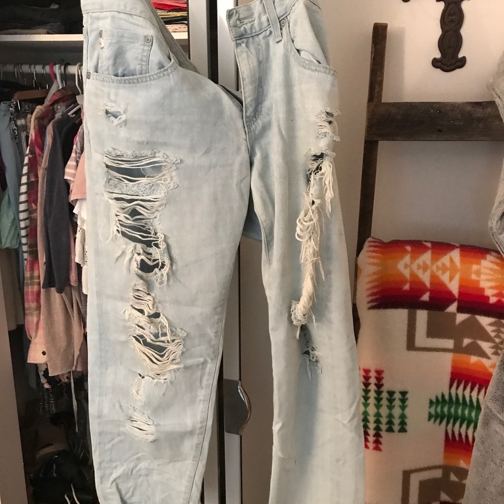 Women's light blue boyfriend ripped jeans