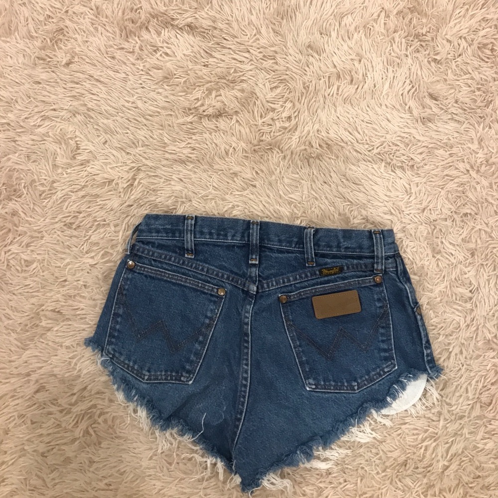 Urban renewal wrangler jean shorts - Picture 2 of 6