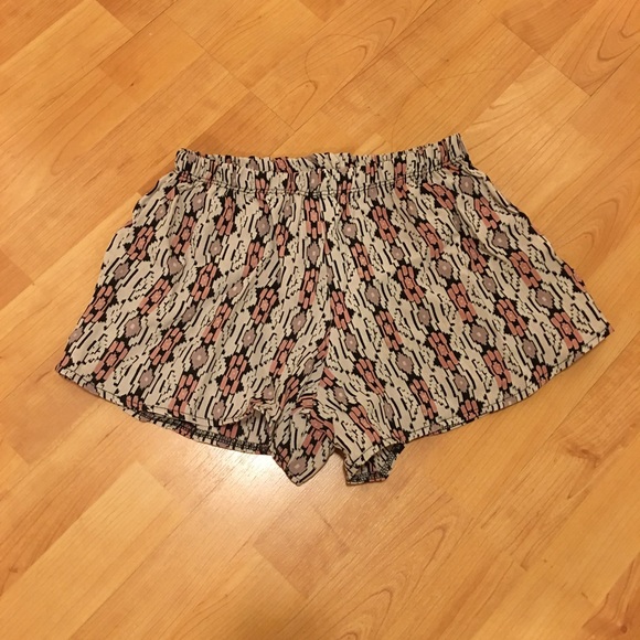 John Galt printed shorts NWOT - Picture 2 of 4