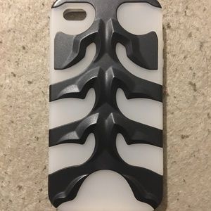 iPhone 4 black & white case