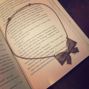 Forever 21 bow necklace