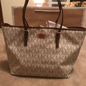 MICHAEL KORS JET SET TRAVEL