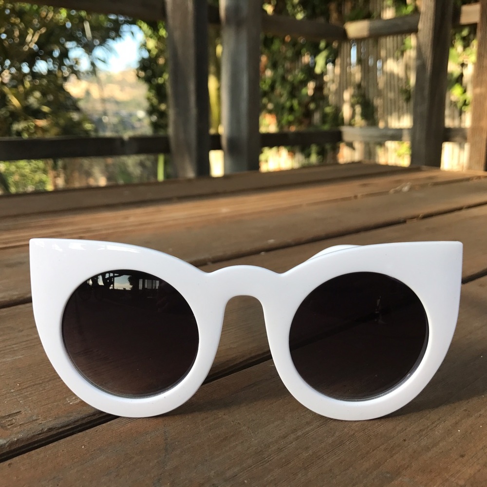 ♡ Cat Eye ♡ Retro White Sunglasses - Picture 2 of 6