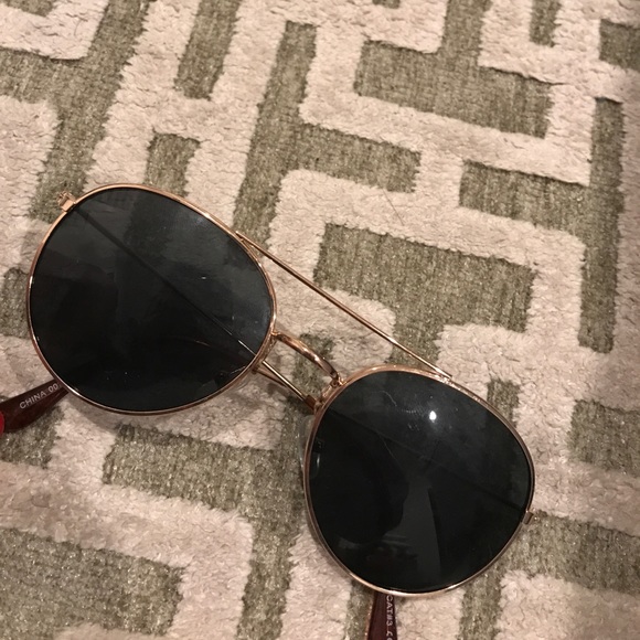 Sunglasses - Picture 3 of 3