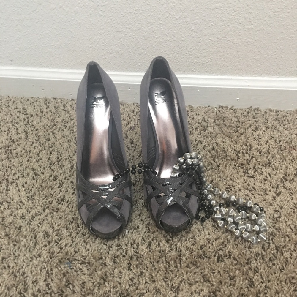 NWT smokey gray peep toe pumps