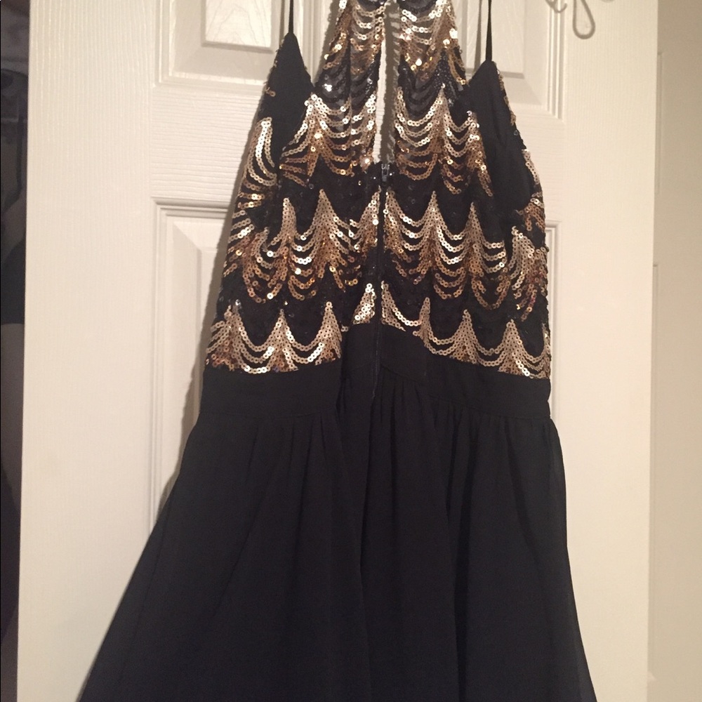 Dress - Picture 2 of 3