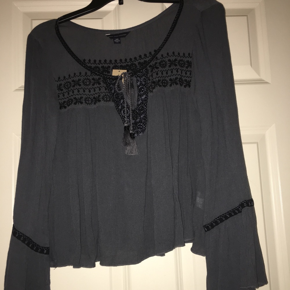 american eagle top. size: small