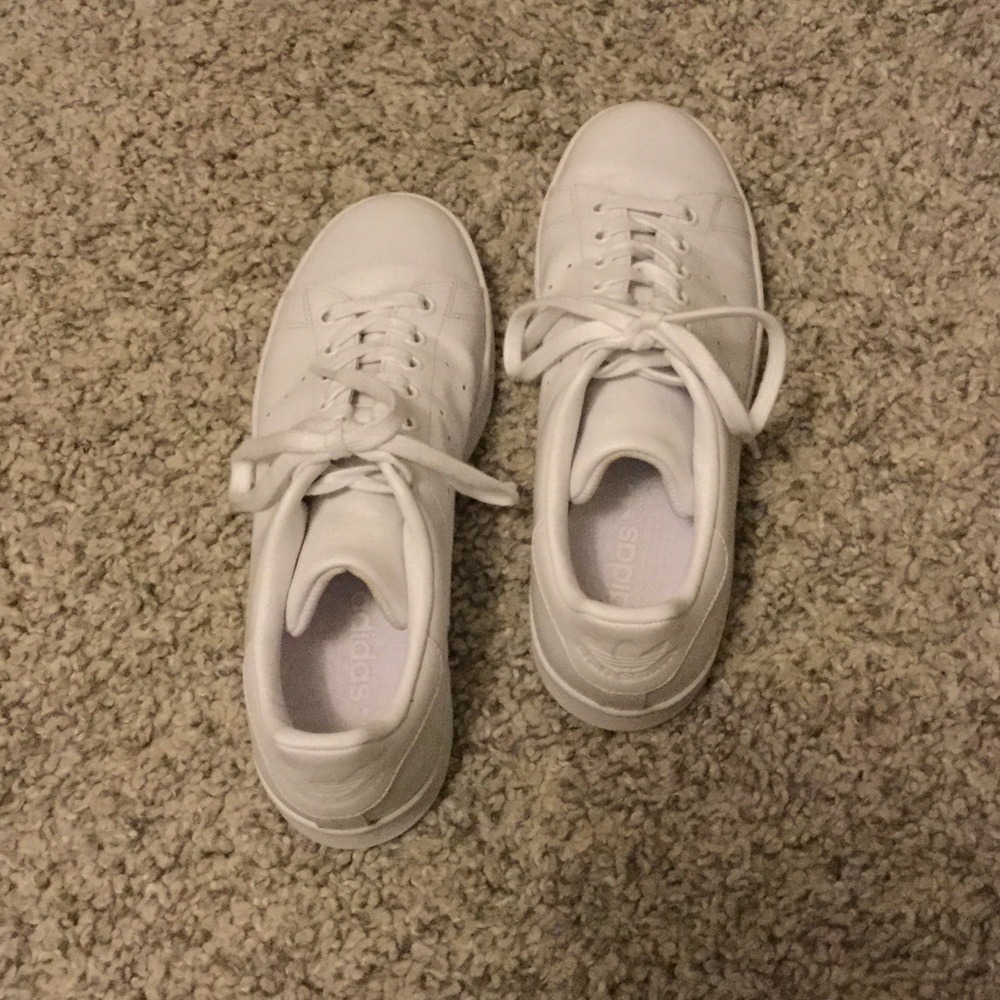 White Adidas Stan Smiths
