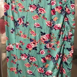 NWT waist high skirt with side split.