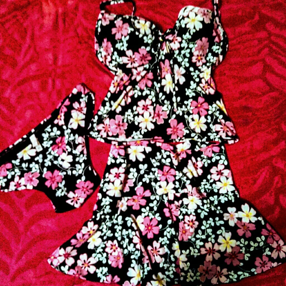 Victoria's Secret - 3 piece Swimsuit Set - Large