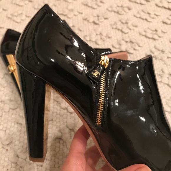 CHANEL Black patent leather gold peep toe booties - Picture 6 of 6