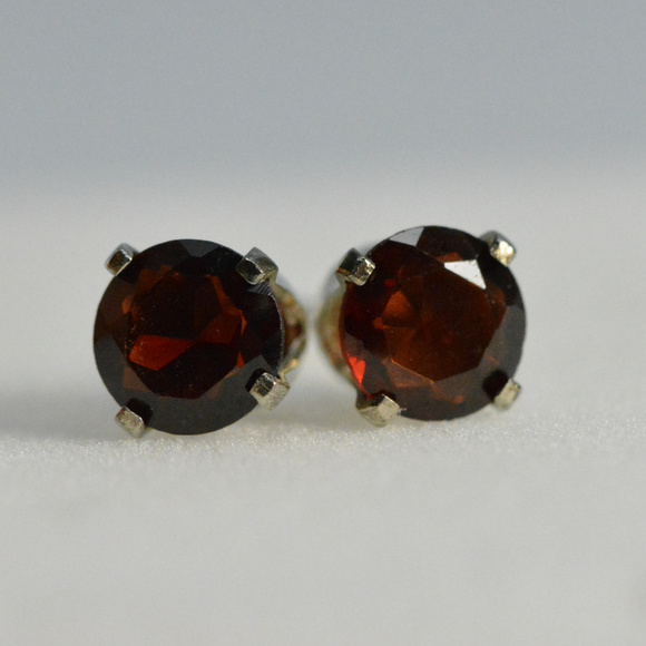 Red Garnet Earrings sterling silver studs 6mm - Picture 1 of 7