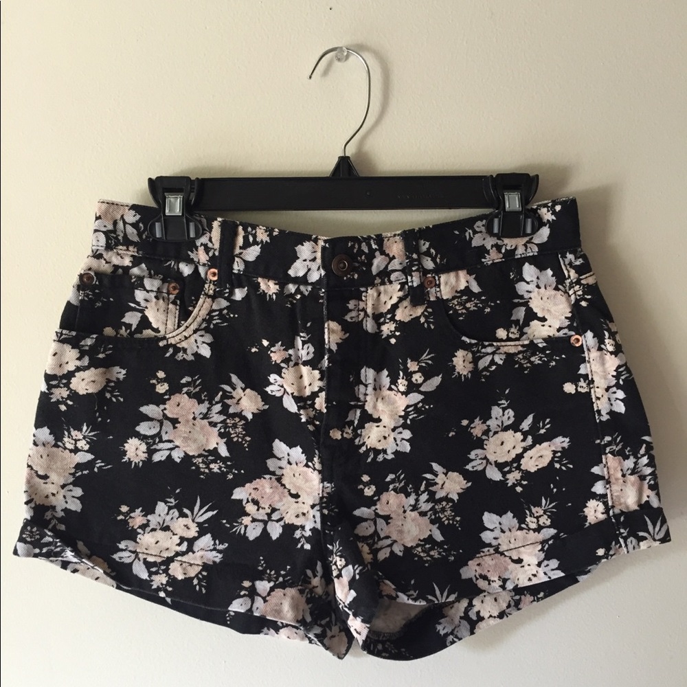 Mid/High Rise Cuffed Floral Shorts