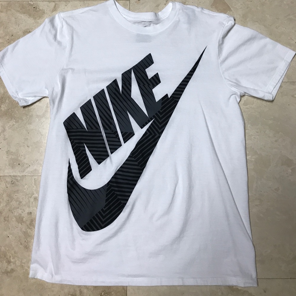 Nike T Shirt