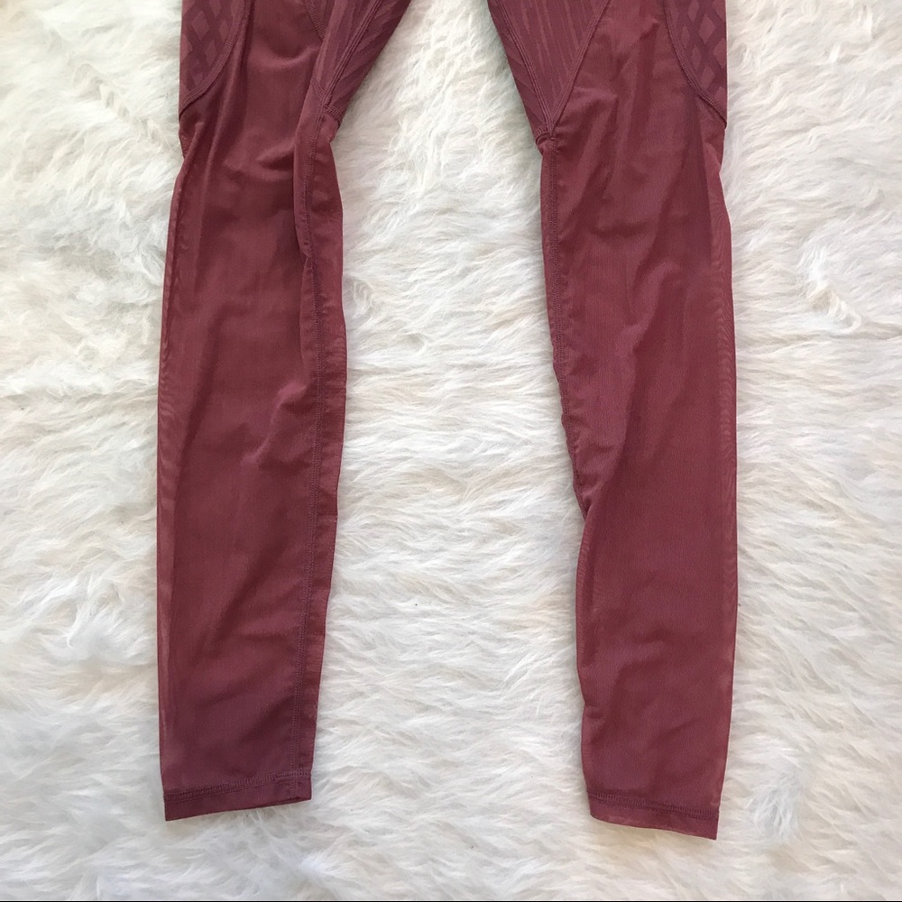 Alo Motion Leggings Grenache Arches - Picture 4 of 6