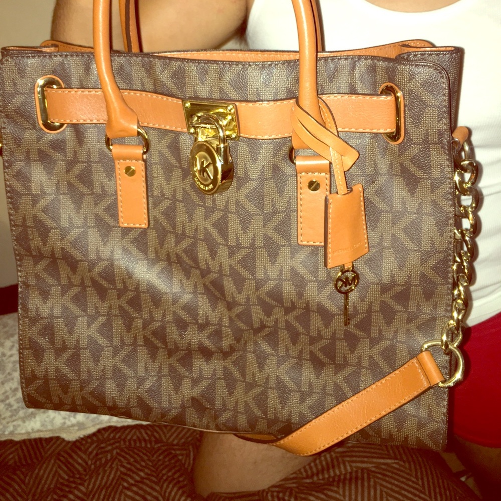 Authentic Micheal Kors purse - Picture 1 of 3