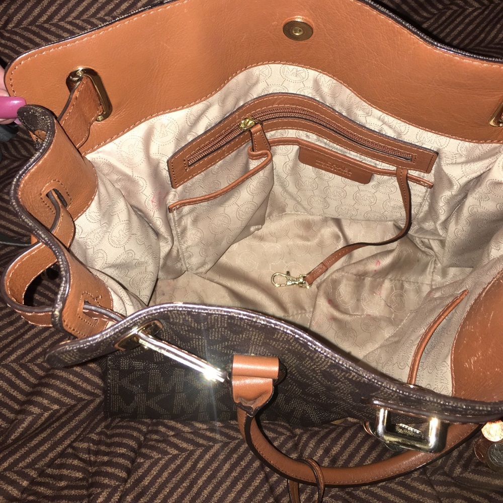 Authentic Micheal Kors purse - Picture 3 of 3